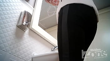 hidden camera in the beach looking pussys