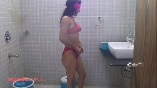 red_street_aunty_nude