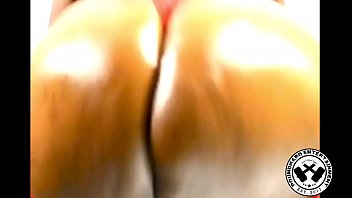 huge donk clapping while walking candid