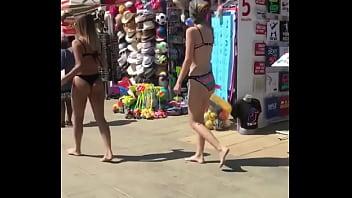 huge white teen booty at the beach candid