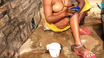 aunty village outdoor bath sex