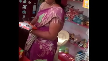 fatty saree aunty