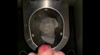 guy wanks in ladys toilets