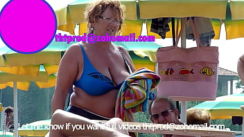 bbw cleavage candid