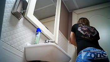 sinhala girls pissing hidden cam