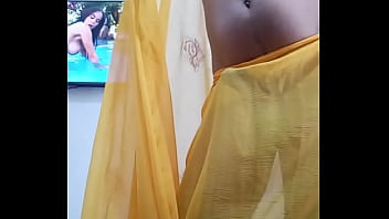 saree wali aurat ko utha ke gand mari