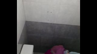 spy_beach_toilet
