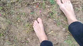 outdoor princess feet worship
